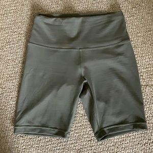 Lululemon Wunder Train High Rise Short 8”